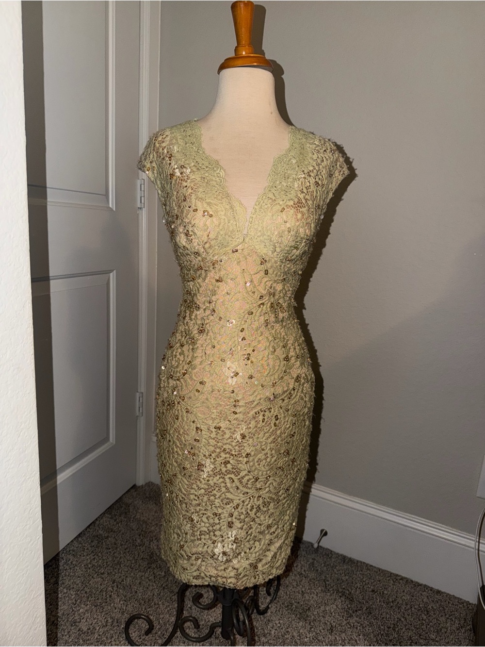 Mandalay Elegant Pale Green Lace Cocktail Dress with Sequins